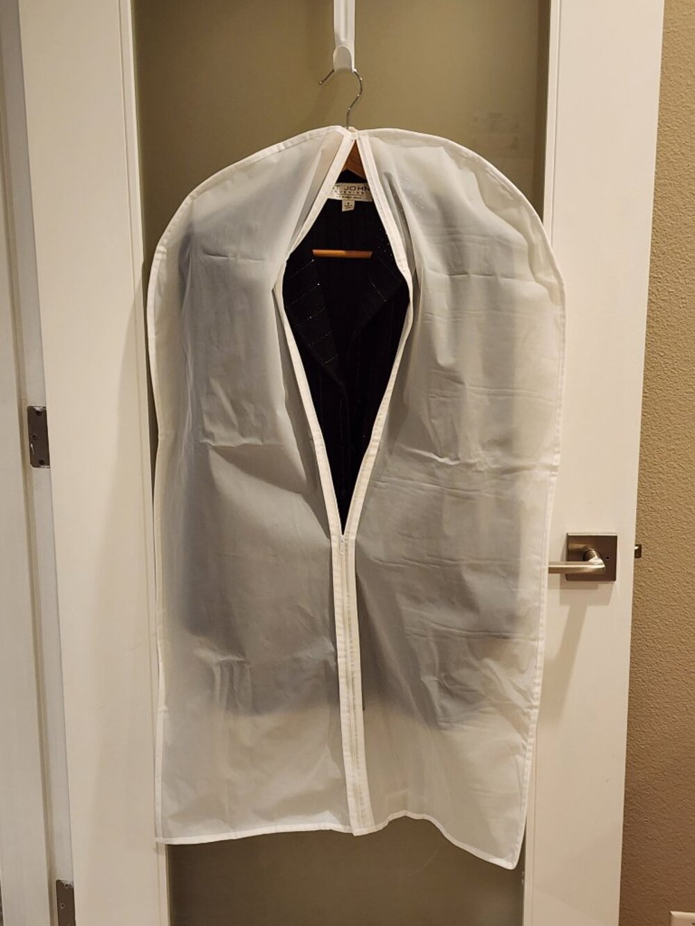 Excellent!!| US 8| ST JOHN: Black Elegant Shimmer Lightweight Blazer - Picture 15 of 16